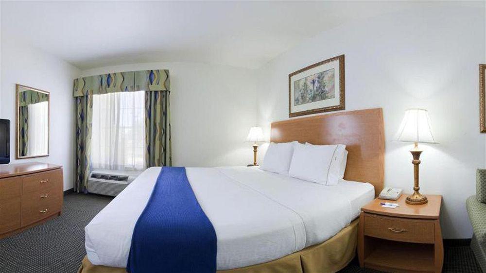 Holiday Inn Express Hotel & Suites Columbus By Ihg Exterior foto