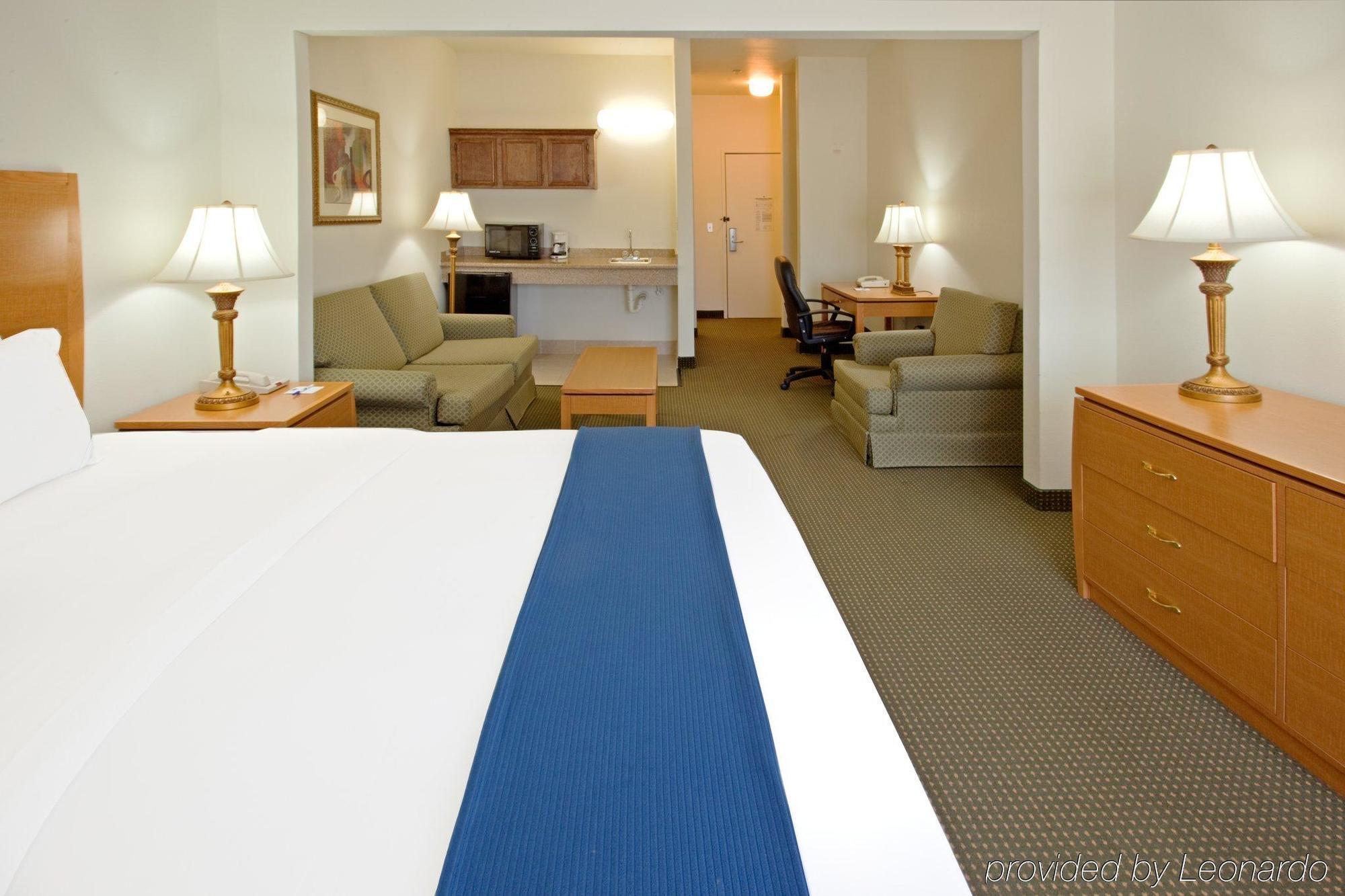 Holiday Inn Express Hotel & Suites Columbus By Ihg Zimmer foto