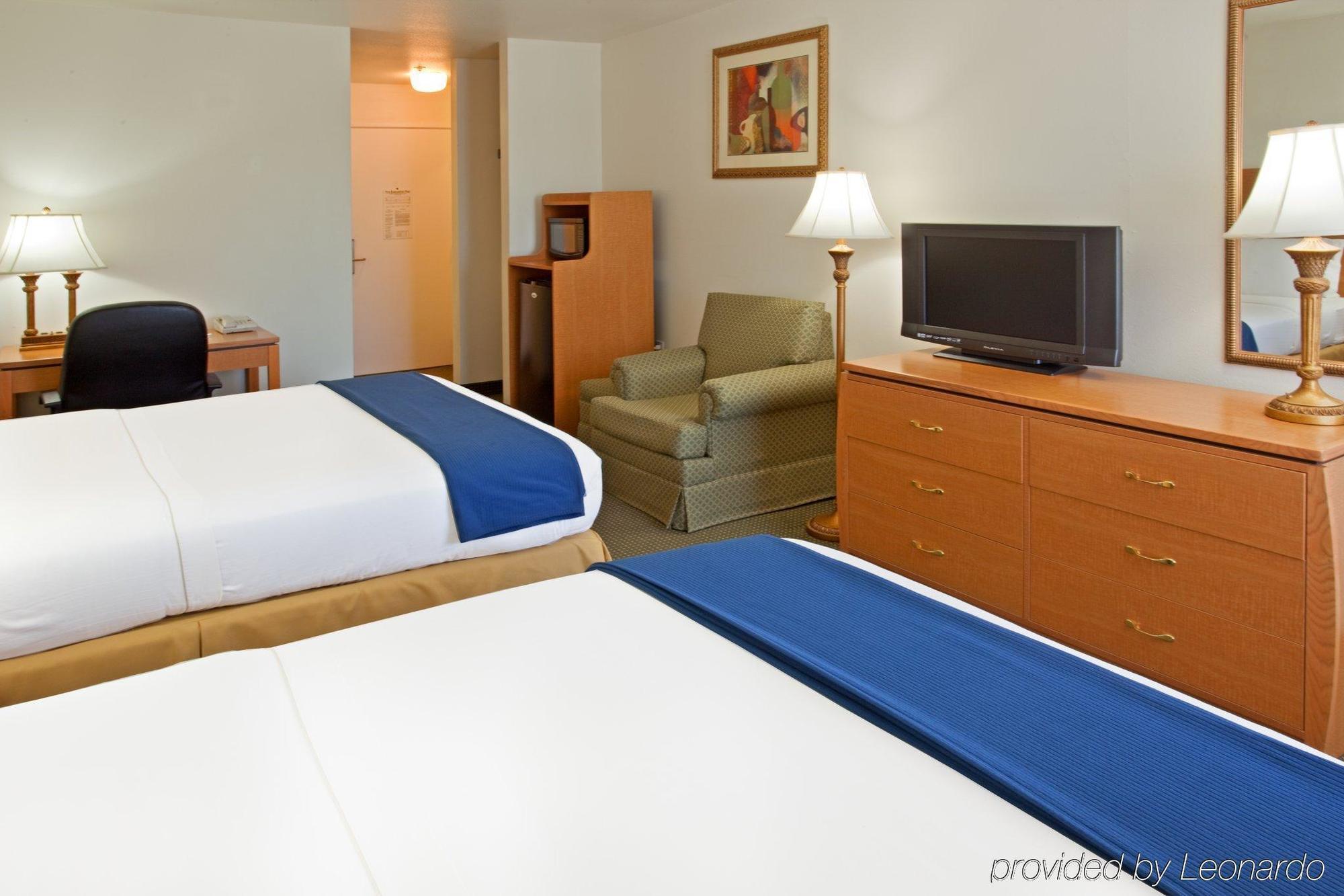 Holiday Inn Express Hotel & Suites Columbus By Ihg Zimmer foto